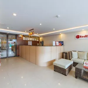 Hotel Reddoorz Near Victoria Mall